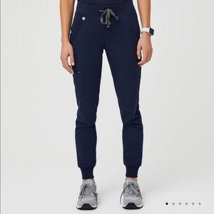Figs jogger scrubs!